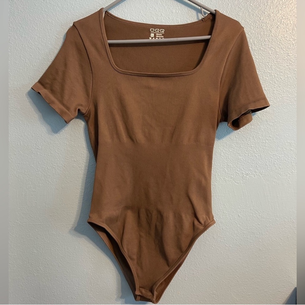 OQQ Women's Brown Square Neck Short Sleeve Bodysuit